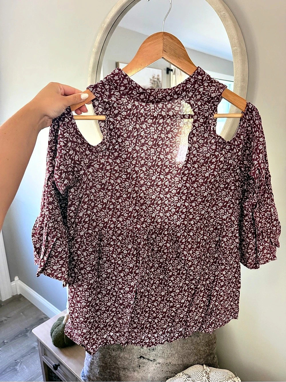 American Eagle Outfitters Burgundy Floral Cold Shoulder Blouse Small